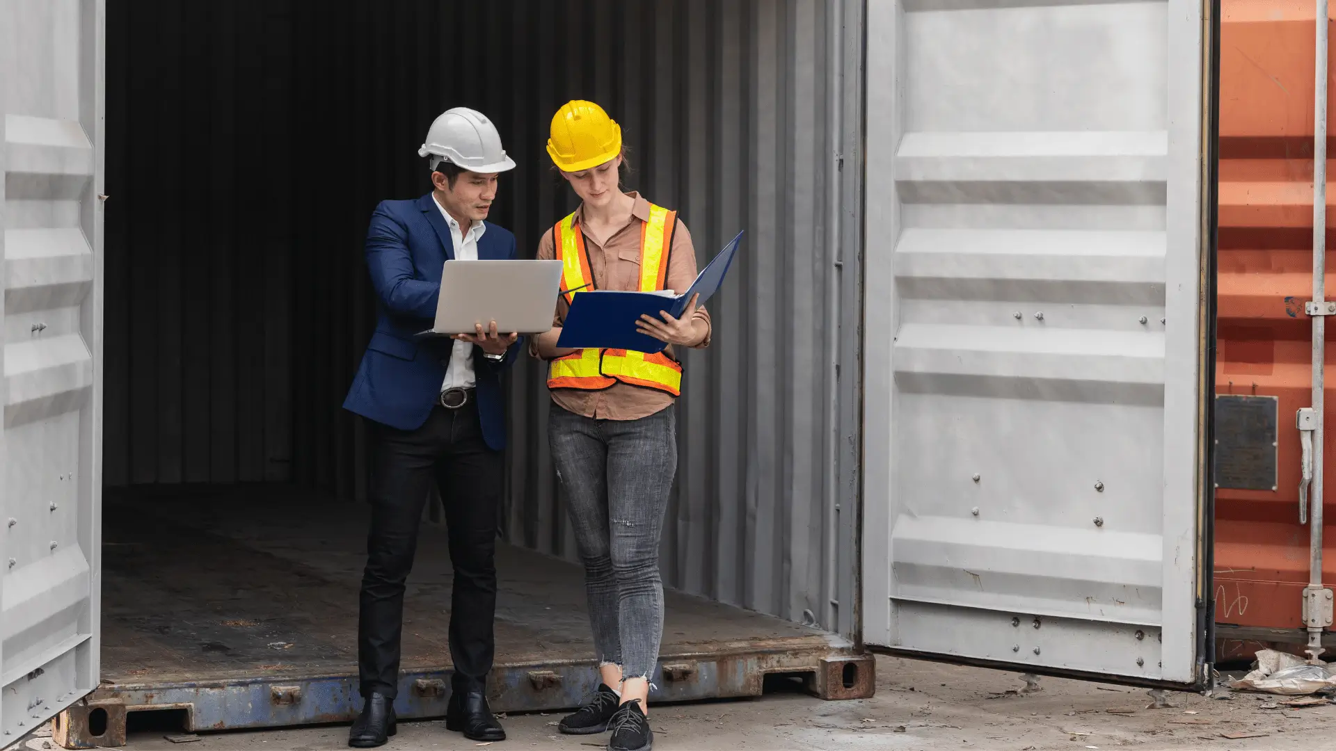 Nghiệp vụ Thủ tục Hải Quan chuyên sâu, học qua VIDEO cùng các CHỨNG TỪ và BÀI TẬP THỰC TẾ (trọn đủ bộ). Hổ trợ học phí giá ƯU ĐÃI ĐẶC BIỆT chỉ 590.000đ